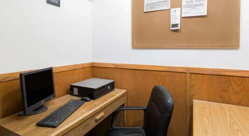 فندق سوبر 8 باي ويندام واين المظهر الخارجي الصورة